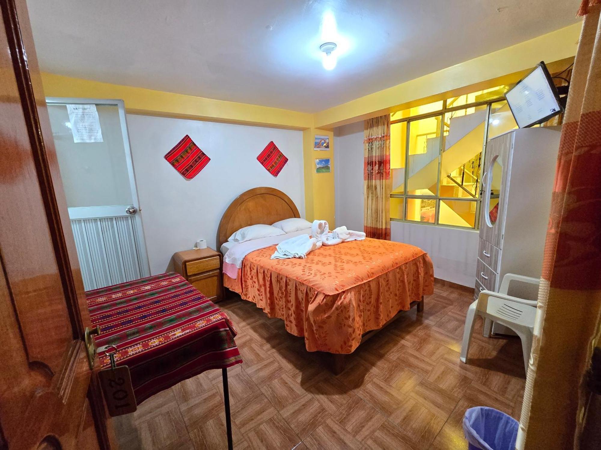 Hostal Acuarius Puno Buitenkant foto