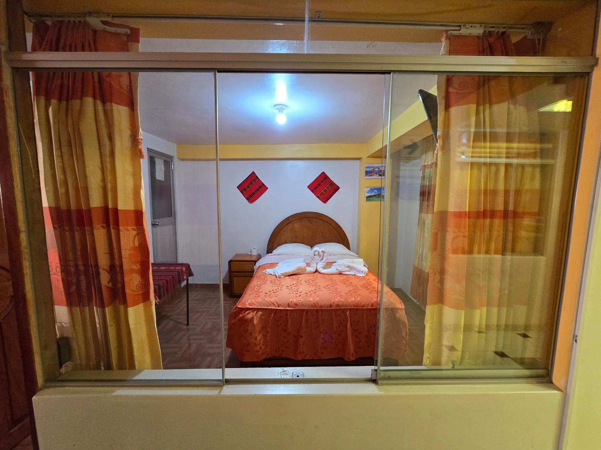 Hostal Acuarius Puno Buitenkant foto